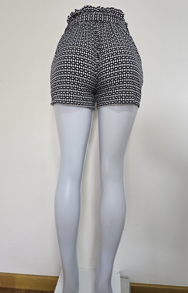 SHORTS GEOMETRICO BRANCO E AZUL - Image 2