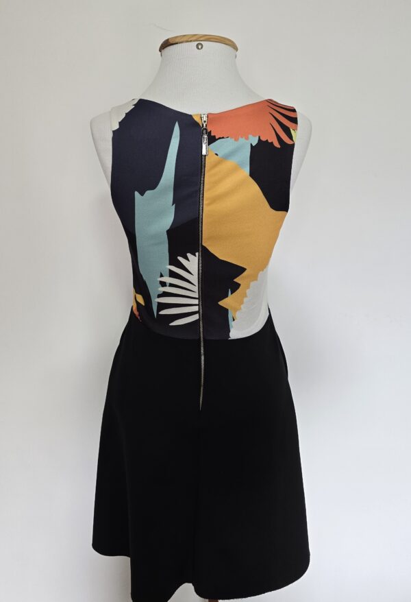 VESTIDO PRETO COM ESTAMPA - Image 2