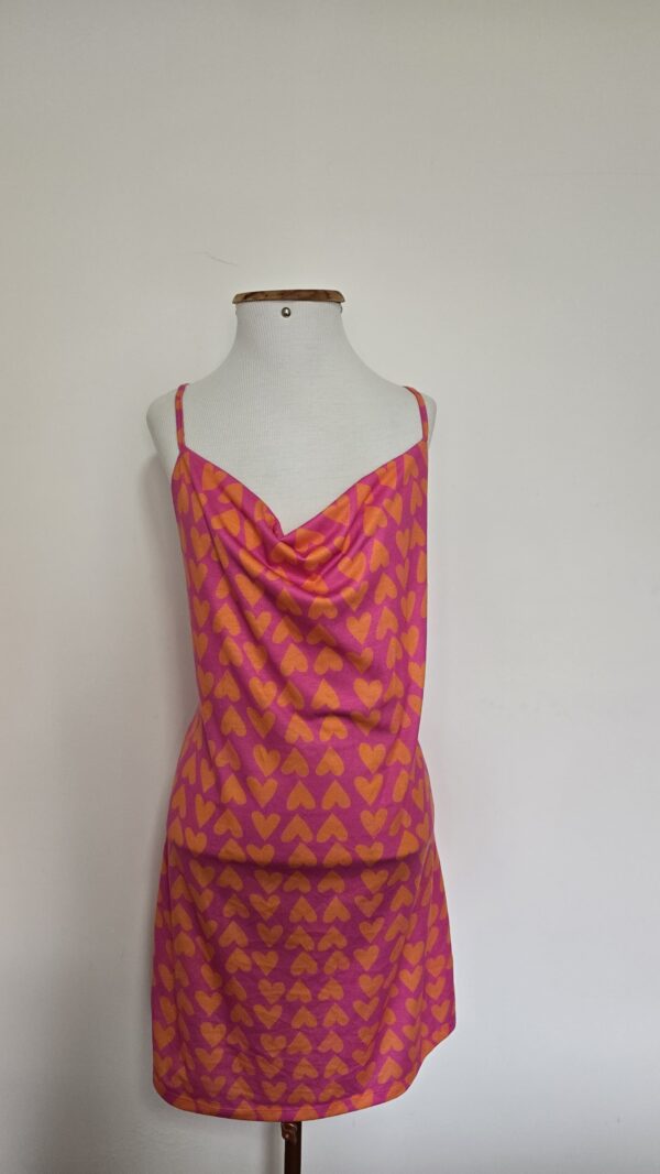 VESTIDO CURTO ESTAMPADO COM ETIQUETA